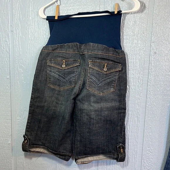5 for $10 💜 Maternity pants and shorts bundle - Picture 6 of 10